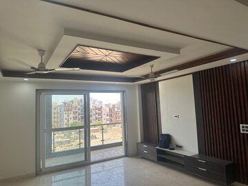 Room in 4 BHK Builder Floor at Sector 57 – for Rent
