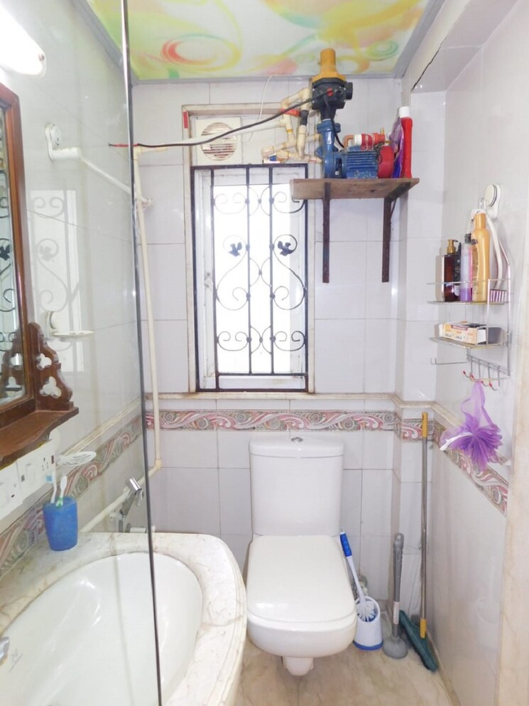 Bathroom, juhu 2 Bedroom 750 Sq.Ft. Apartment In Juhu Mumbai 8861579