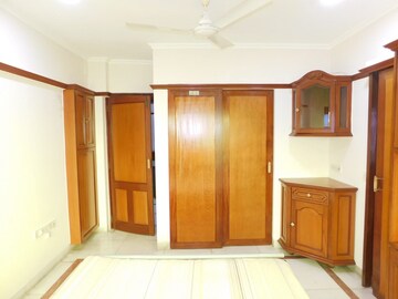 Bedroom in 2 BHK Apartment at Juhu – for Rent