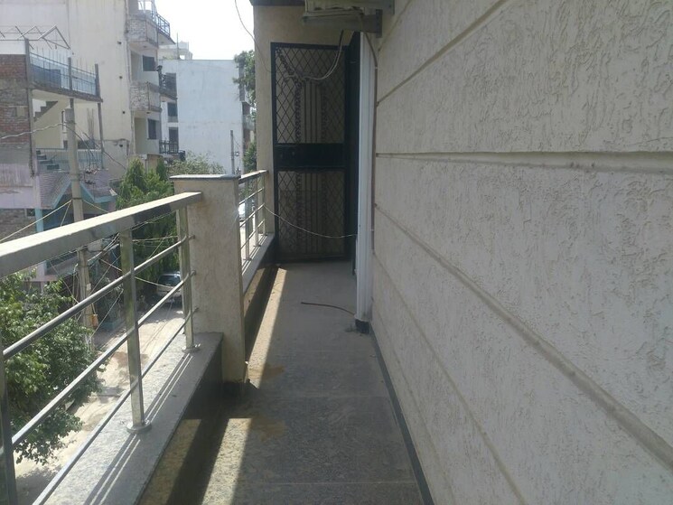 Balcony, paryavaran complex 1 Bedroom 450 Sq.Ft. Builder Floor In Paryavaran Complex Delhi 8861631