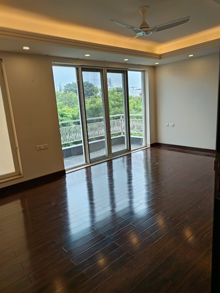 Room, sector 40 6+ Bedroom 342 Sq.Yd. Independent House In Sector 40 Gurgaon 8861318