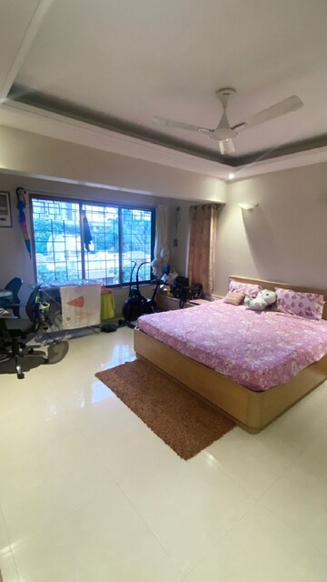 Bedroom in 2 BHK Apartment at Santacruz West – for Rent
