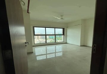 Room in 2 BHK Apartment at Sheth Irene, Malad West – for Sale