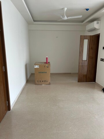 Room in 4 BHK Builder Floor at Dlf City Phase 3 – for Rent