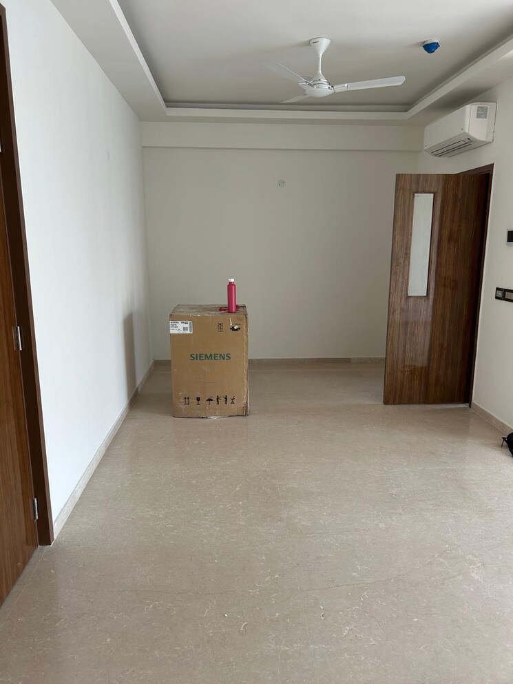Room, dlf city phase 3 4 Bedroom 450 Sq.Yd. Builder Floor In Dlf City Phase 3 Gurgaon 8861681