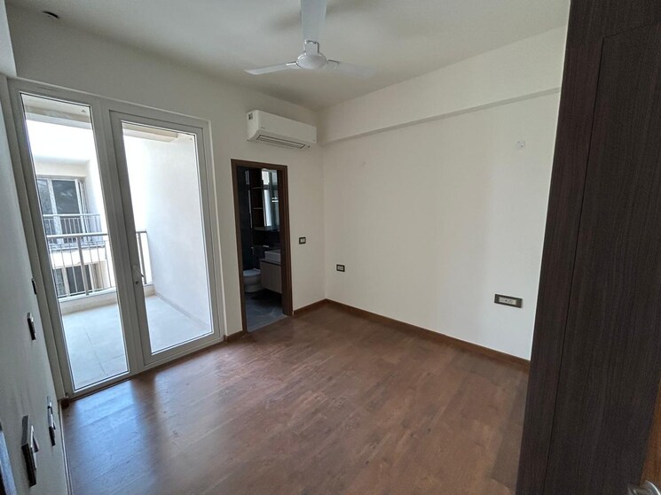 Room, dlf city phase 3 4 Bedroom 450 Sq.Yd. Builder Floor In Dlf City Phase 3 Gurgaon 8861681