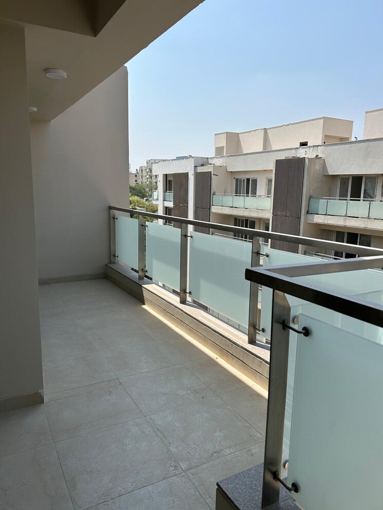 Balcony, dlf city phase 3 4 Bedroom 450 Sq.Yd. Builder Floor In Dlf City Phase 3 Gurgaon 8861681