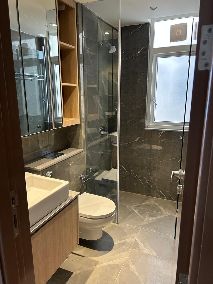 Bathroom, dlf city phase 3 4 Bedroom 450 Sq.Yd. Builder Floor In Dlf City Phase 3 Gurgaon 8861681