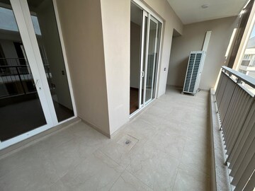 Room in 4 BHK Builder Floor at Dlf City Phase 3 – for Rent