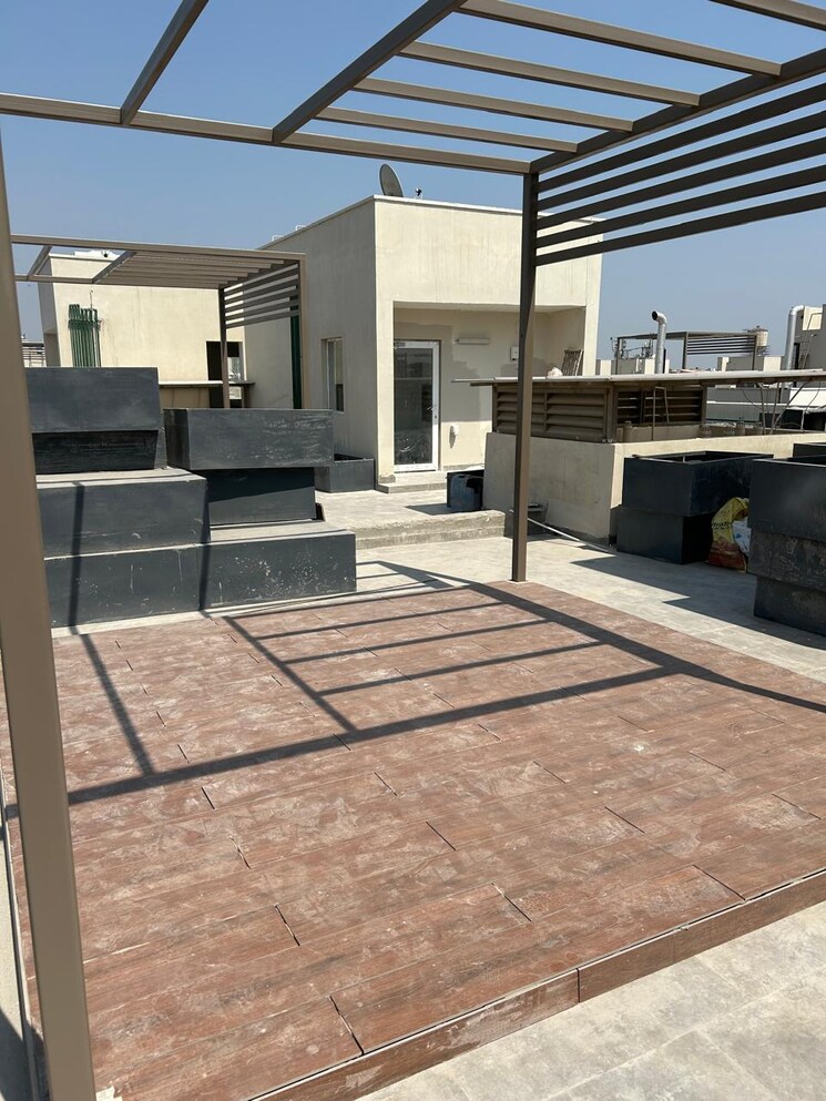  Parking, dlf city phase 3 4 Bedroom 450 Sq.Yd. Builder Floor In Dlf City Phase 3 Gurgaon 8861681