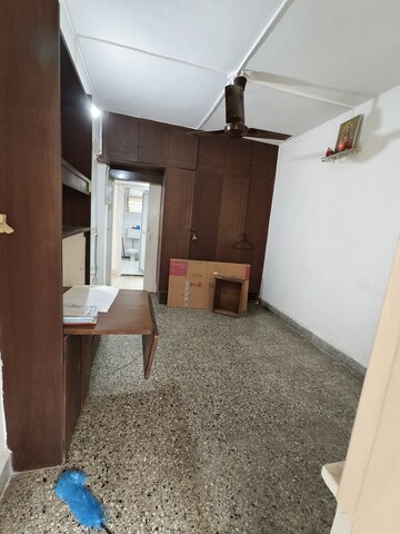 Room in 2 BHK Apartment at Bandra West – for Rent