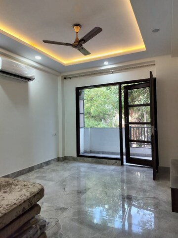 Room in 2 BHK Builder Floor at South City 1 – for Rent