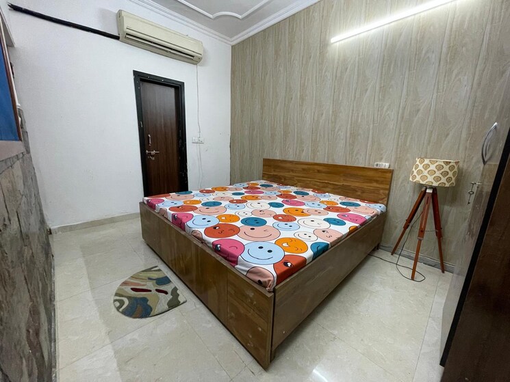 Bedroom, sector 28 2 Bedroom 180 Sq.Yd. Builder Floor In Sector 28 Gurgaon 8861751