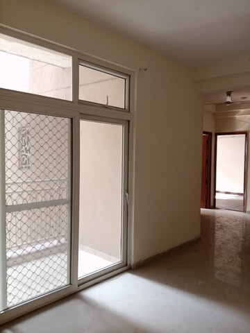 Room in 3 BHK Apartment at Mahagun Mywoods II, Sector 16c Greater Noida – for Rent