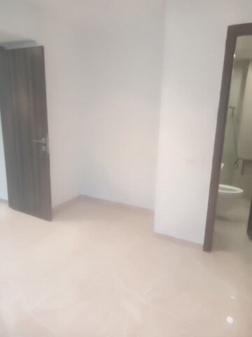 Room in 1 BHK Apartment at Hiranandani Highland, Powai – for Rent