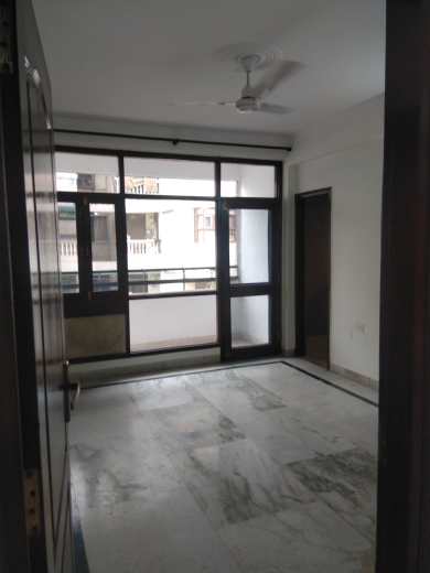 2 BHK + Servant Room Apartment For Sale in Crescent Apartment Sector