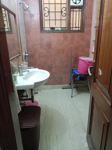 Bathroom in 3 BHK Builder Floor at Sector 40 – for Rent