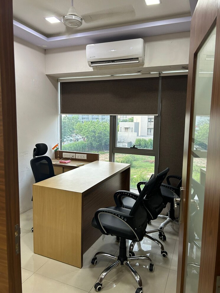 Team Area, goyal-titanium-heights Commercial Office Space 638 Sq.Ft. In Prahlad Nagar Ahmedabad 8861816
