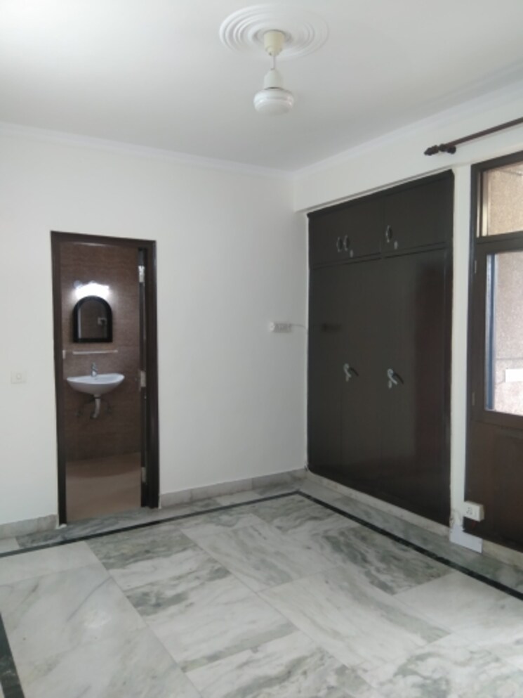 Room, sector 18 dwarka 2 Bedroom 1250 Sq.Ft. Apartment In Sector 18 Dwarka Delhi 8861890