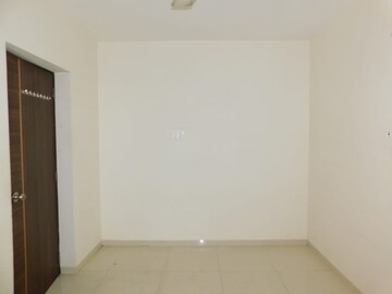 Room in 2 BHK Apartment at Bhoomi Samarth, Goregaon East – for Rent