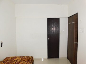 Room in 2 BHK Apartment at Bhoomi Samarth, Goregaon East – for Rent