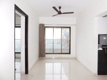 Room in 2 BHK Apartment at Bhoomi Samarth, Goregaon East – for Rent