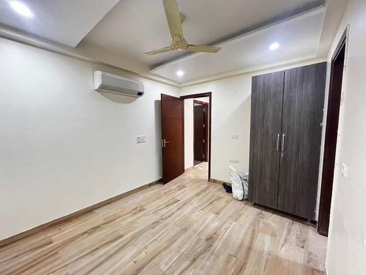 Room, sector 57 4 Bedroom 450 Sq.Yd. Builder Floor In Sector 57 Gurgaon 8861847