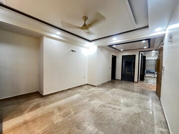 Room in 4 BHK Builder Floor at Sector 57 – for Rent