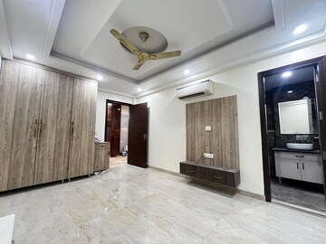 Room in 4 BHK Builder Floor at Sector 57 – for Rent