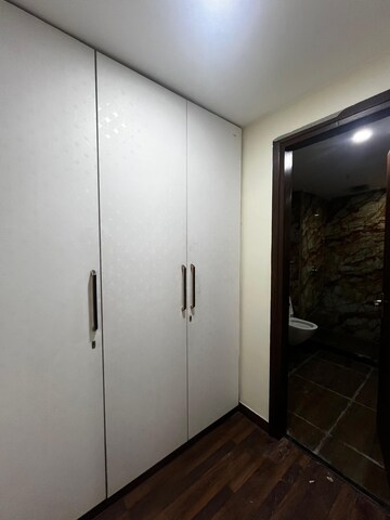 Room in 4 BHK Builder Floor at Sector 57 – for Rent