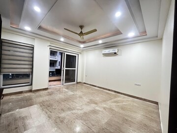 Room in 4 BHK Builder Floor at Sector 57 – for Rent