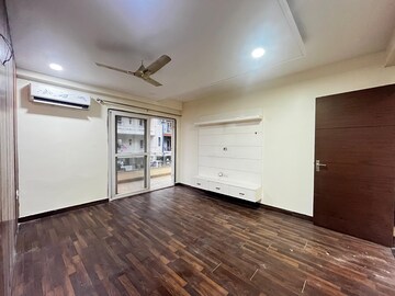 Room in 4 BHK Builder Floor at Sector 57 – for Rent
