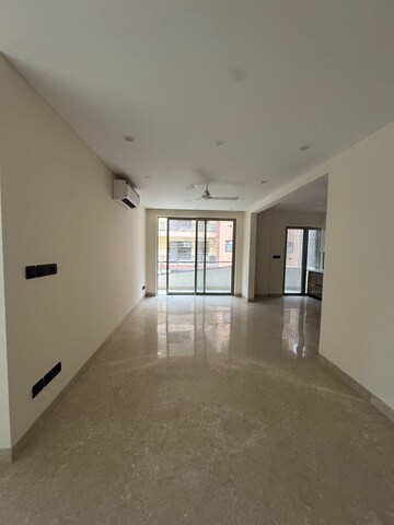 Room in 4 BHK Builder Floor at Sector 43 – for Rent