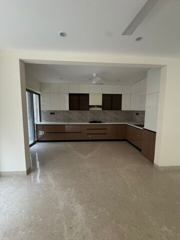 Room in 4 BHK Builder Floor at Sector 43 – for Rent