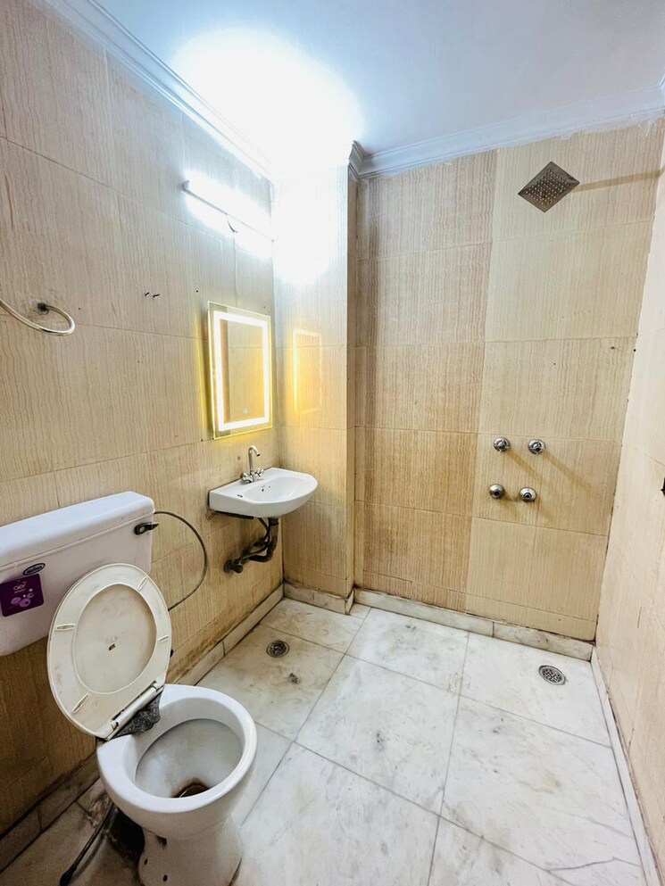 Bathroom, saket 2 Bedroom 950 Sq.Ft. Builder Floor In Saket Delhi 8862294