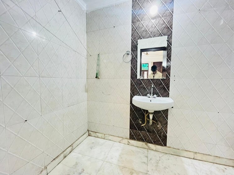 Bathroom, saket 2 Bedroom 950 Sq.Ft. Builder Floor In Saket Delhi 8862294