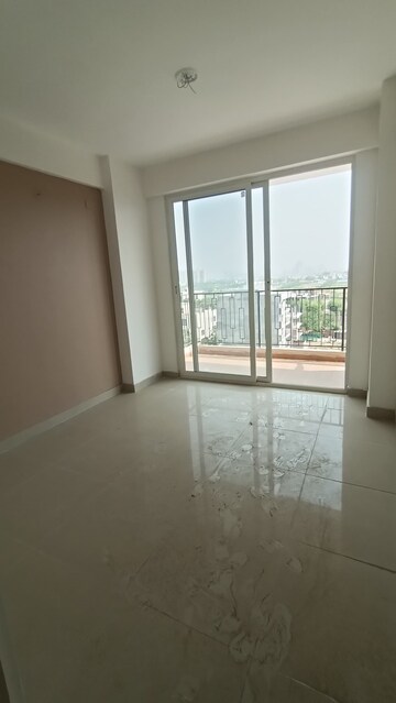 Room in 2 BHK Apartment at DLF Regency Park I, Dlf Phase iv – for Sale