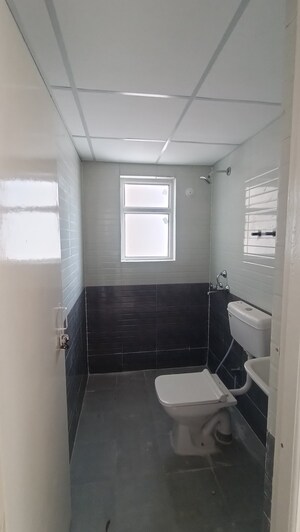 Bathroom in 2 BHK Apartment at DLF Regency Park I, Dlf Phase iv – for Sale