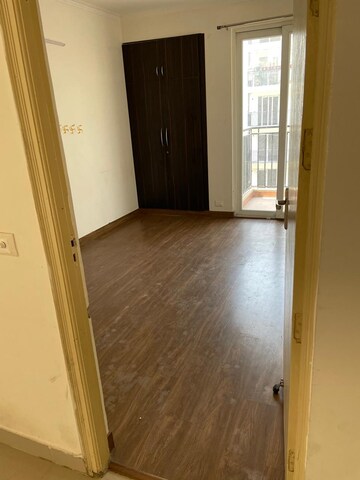 Room in 2 BHK Builder Floor at Spring Meadows, Tech Zone 4 Greater Noida – for Sale