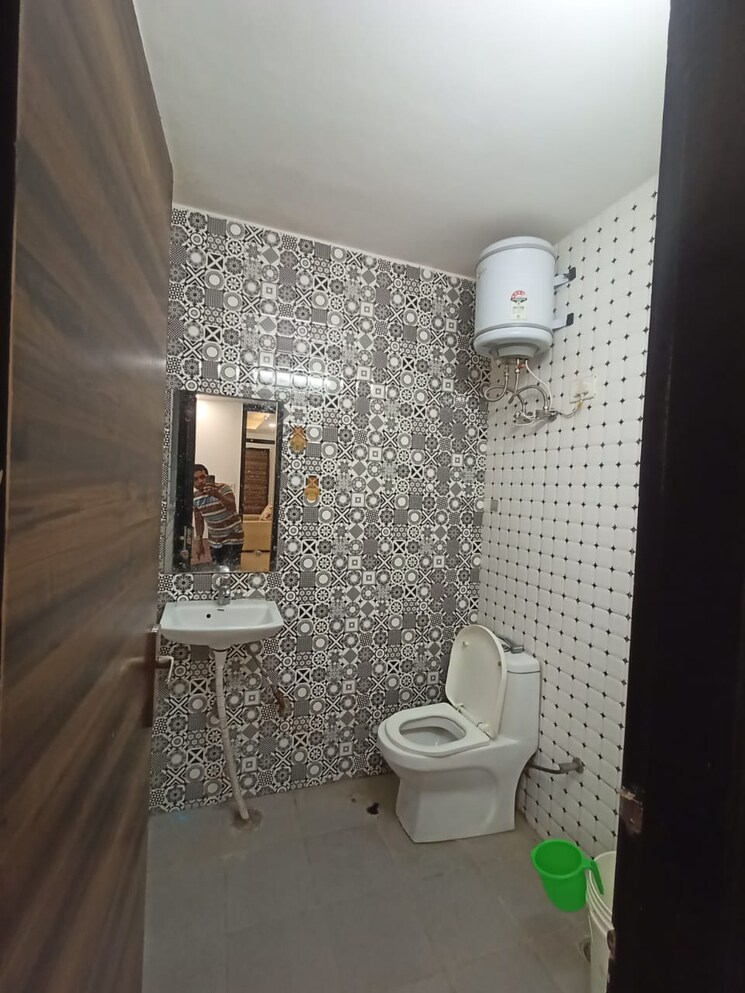 Bathroom, sushant lok i 1 Bedroom 500 Sq.Ft. Builder Floor In Sushant Lok I Gurgaon 8862222