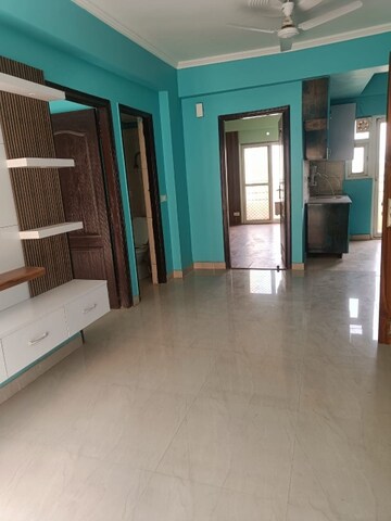 Room in 2 BHK Apartment at Amrapali Golf Homes, Sector 4 Greater Noida – for Rent