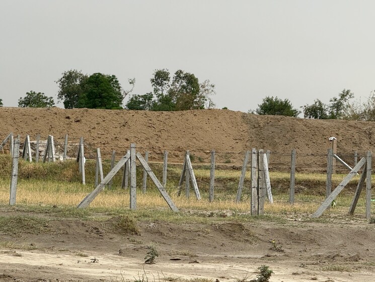 undefined, yamuna expressway  200 Sq.Yd. Plot In Yamuna Expressway Greater Noida 8862229