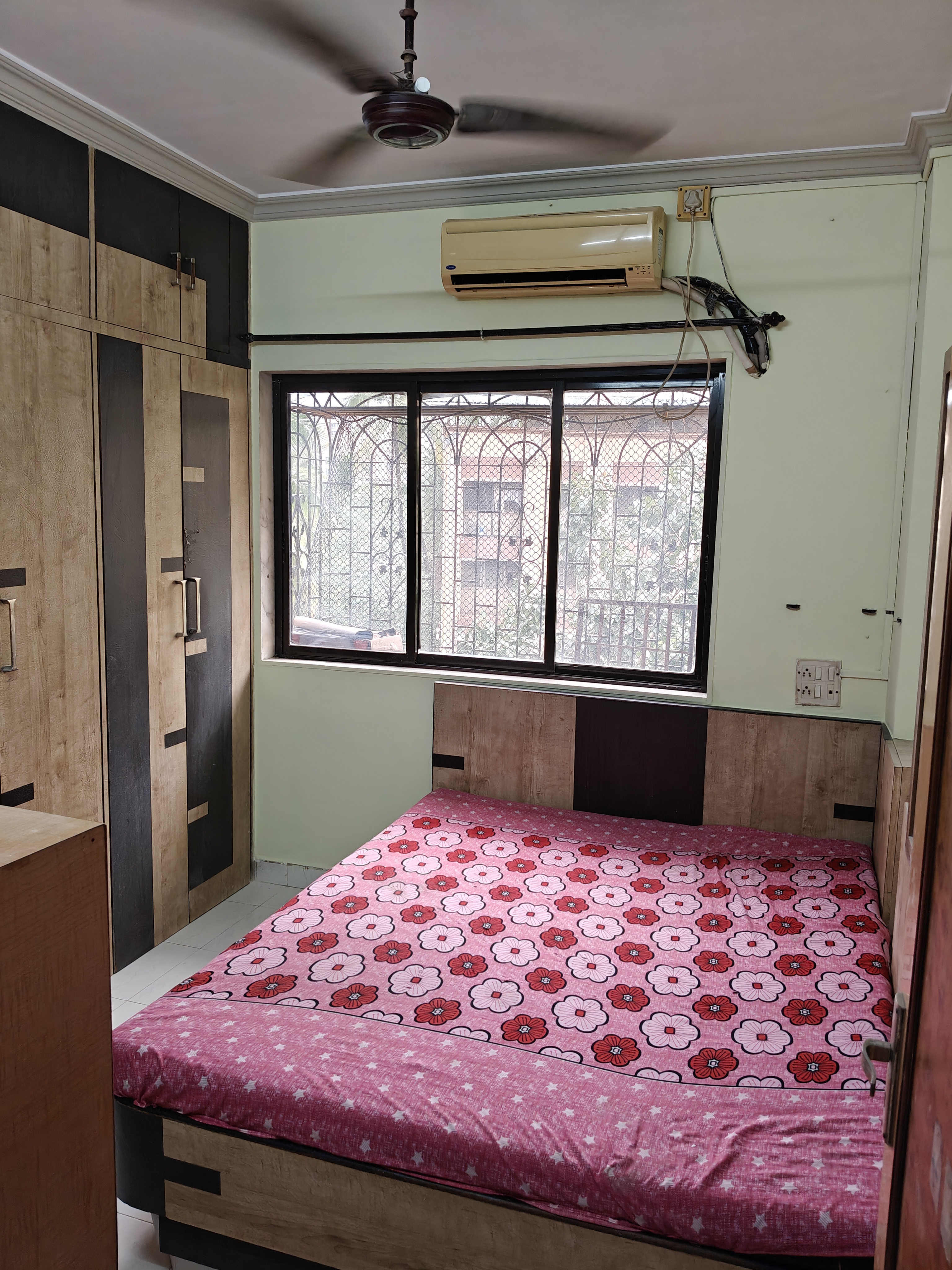 2 BHK + Pooja Room Apartment For Rent in Akash Building Vakola 