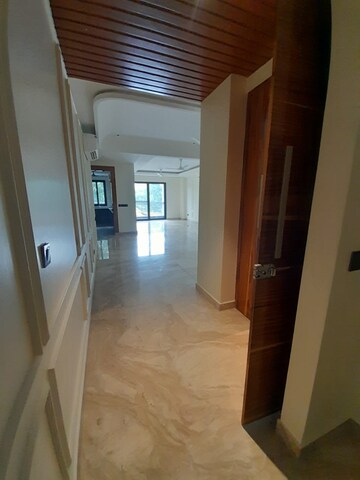 Room in 3 BHK Builder Floor at Sector 45 – for Rent