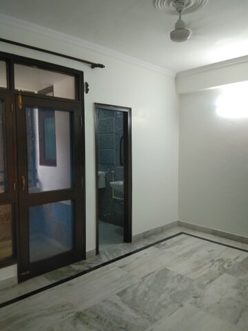 Room in 4 BHK Apartment at Sector 19b Dwarka – for Rent
