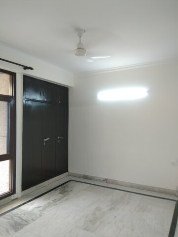 Room in 4 BHK Apartment at Sector 19b Dwarka – for Rent