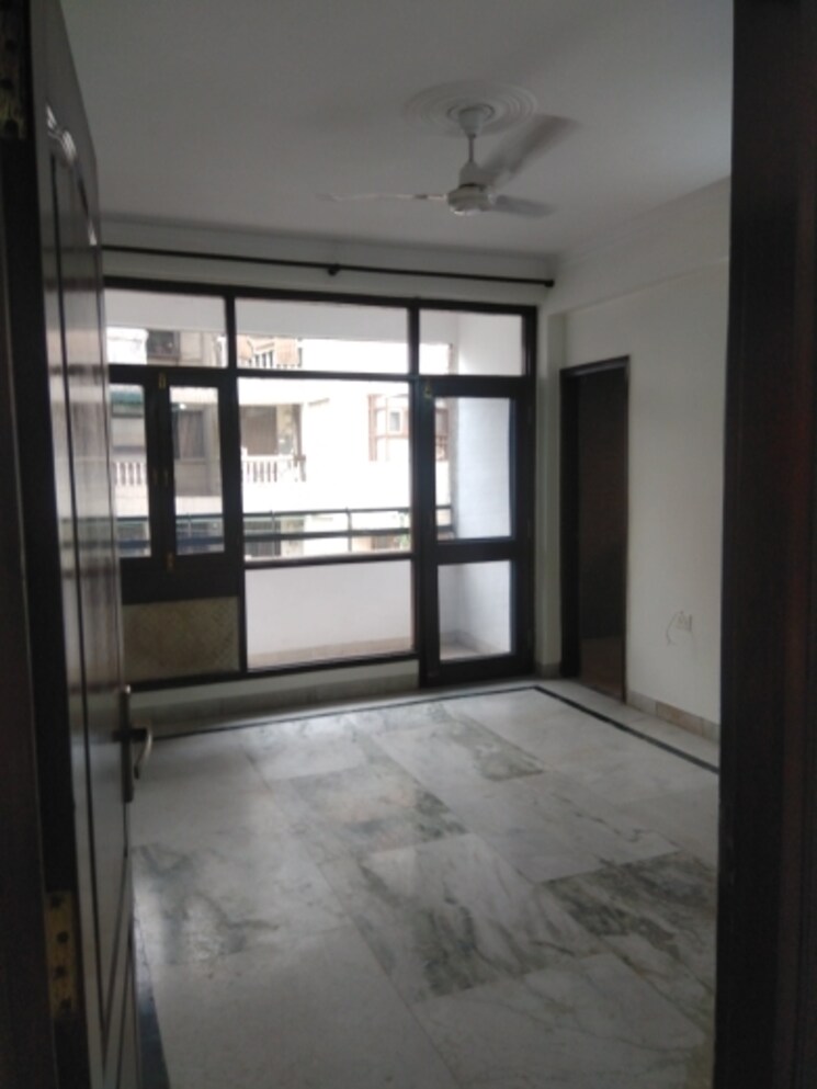 Room, sector 19b dwarka 4 Bedroom 1450 Sq.Ft. Apartment In Sector 19b Dwarka Delhi 8862300