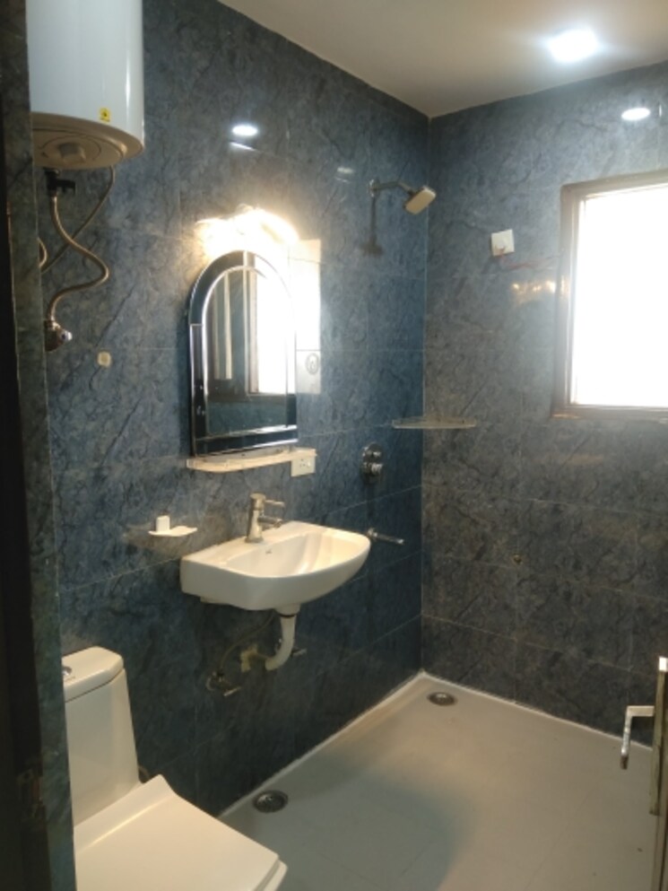 Bathroom, sector 19b dwarka 4 Bedroom 1450 Sq.Ft. Apartment In Sector 19b Dwarka Delhi 8862300