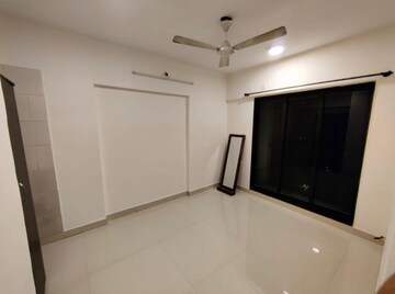 Room in 2 BHK Apartment at Runwal Pearl, Manpada – for Rent