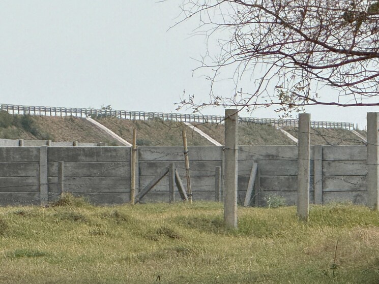 undefined, yamuna expressway  222 Sq.Yd. Plot In Yamuna Expressway Greater Noida 8862285